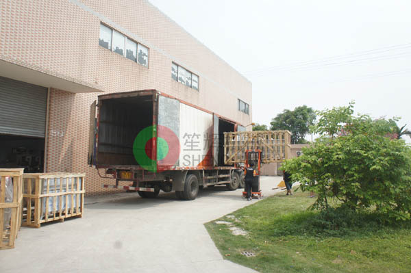 江西客戶向我公司訂購切菜機、渦流洗菜機、脫水機等蔬菜加工設備