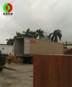 臺風雨將至,外貿(mào)訂單貨柜裝車發(fā)貨!