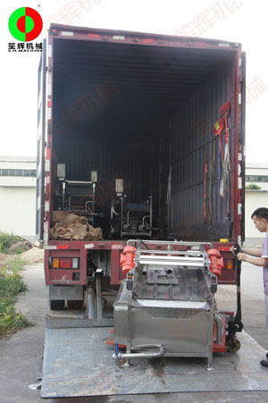 客戶物流自提多套渦流洗菜機(jī)組,裝車(chē)發(fā)貨！