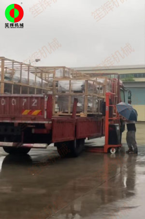 廣東近日雨雨雨,也要將客戶的設(shè)備準時裝車發(fā)貨！